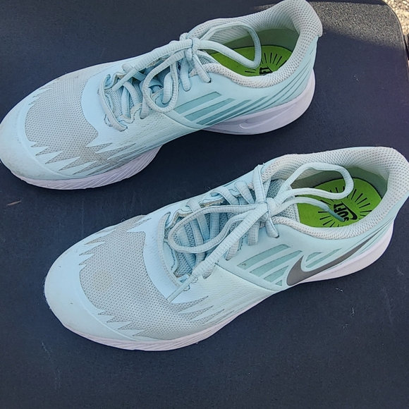 Nike Sneakers - Picture 2 of 3